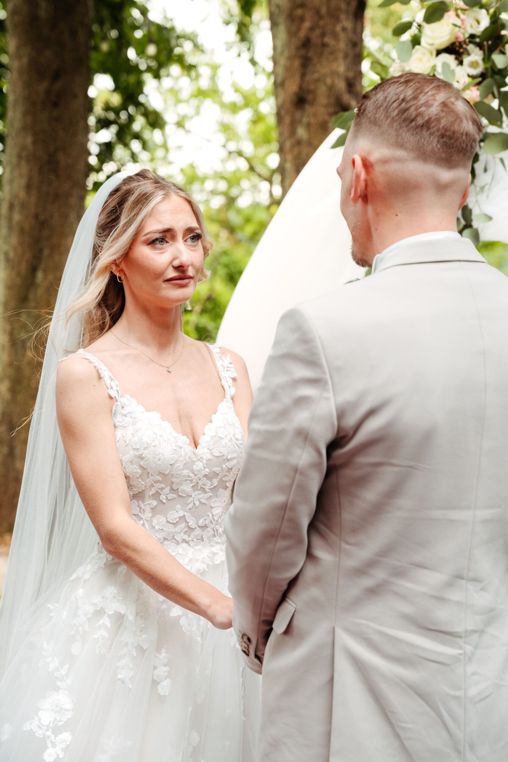 Brautpaar beim First Look - Hochzeit - Köln